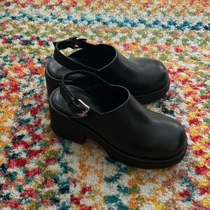 Aerosoles black leather “Violetta” clogs, size 8.5